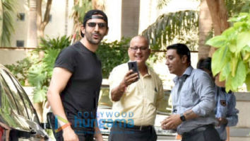 Photos: Kartik Aaryan snapped post a meeting at Aanand L Rai’s office