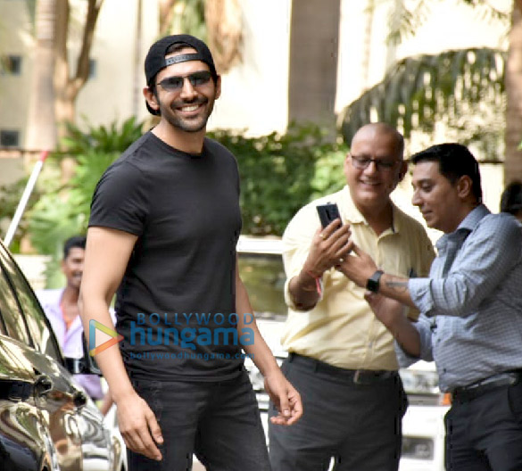 photos kartik aaryan snapped post a meeting at aanand l rais office 3