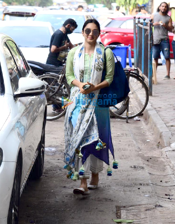 Photos: Kiara Advani, Malaika Arora and Twinkle Khanna spotted in Bandra