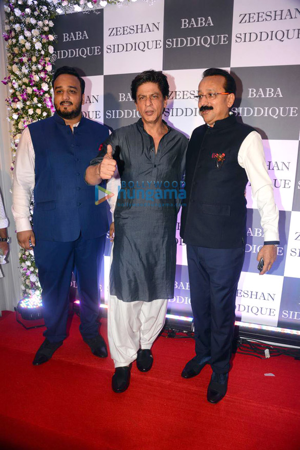 photos salman khan shah rukh khan katrina kaif mouni roy and others snapped at baba siddiques iftaar party 5