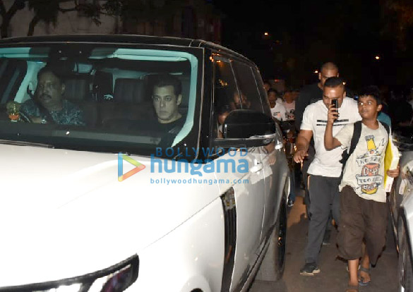 photos salman khan and others attends nadeems mothers funeral 5