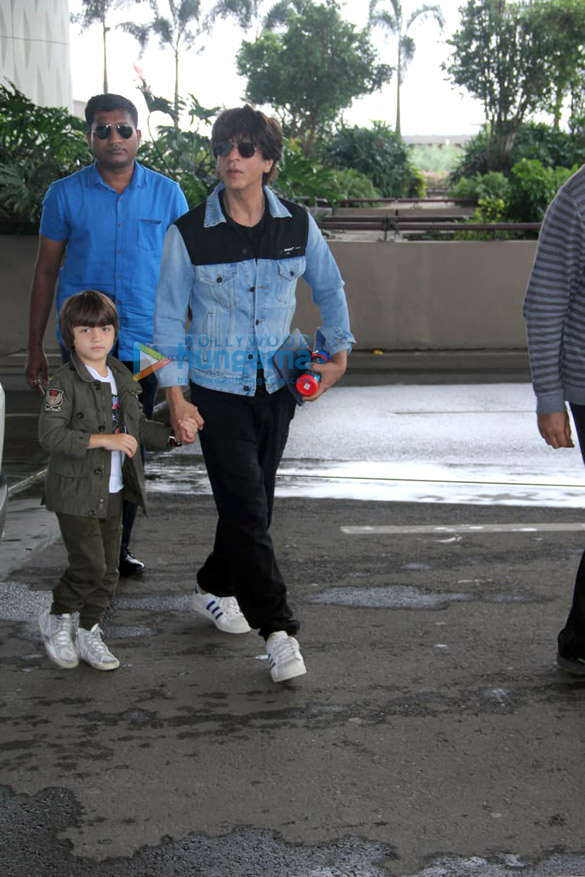 photos shah rukh khan gauri khan abram khan and others snapped at the airport 3