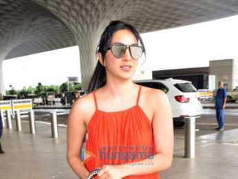 Photos: Shah Rukh Khan, Kareena Kapoor Khan and others snapped at the airport