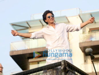 Photos: Shah Rukh Khan snapped greeting fans at Mannat during Eid celebration