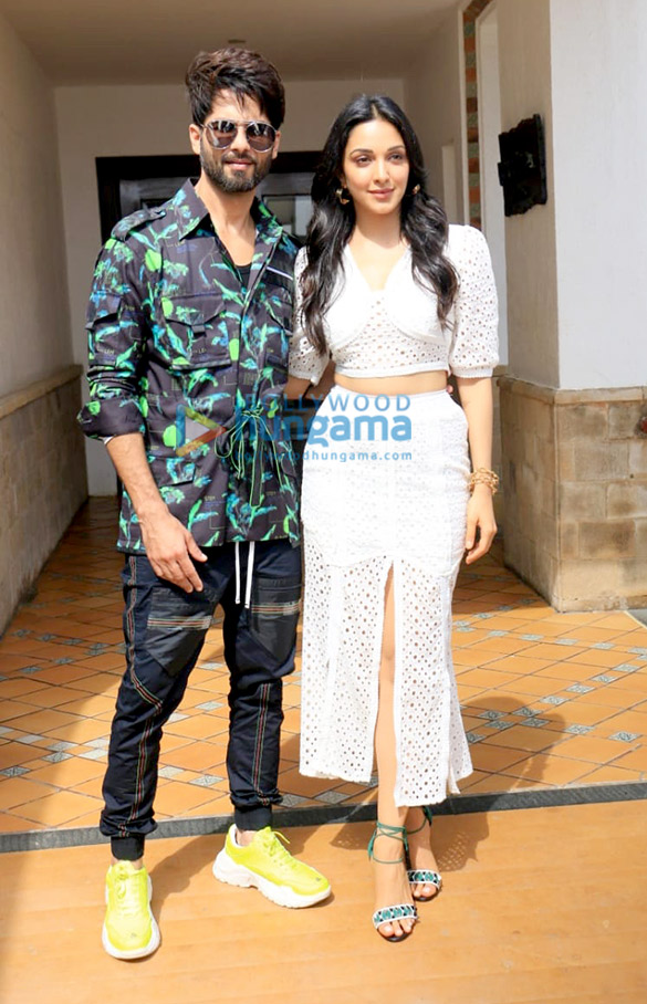 Photos: Shahid Kapoor and Kiara Advani snapped promoting their film Kabir Singh Photos: Shahid Kapoor and Kiara Advani snapped promoting their film Kabir Singh