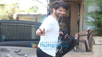 Photos: Shahid Kapoor spotted in Santacruz