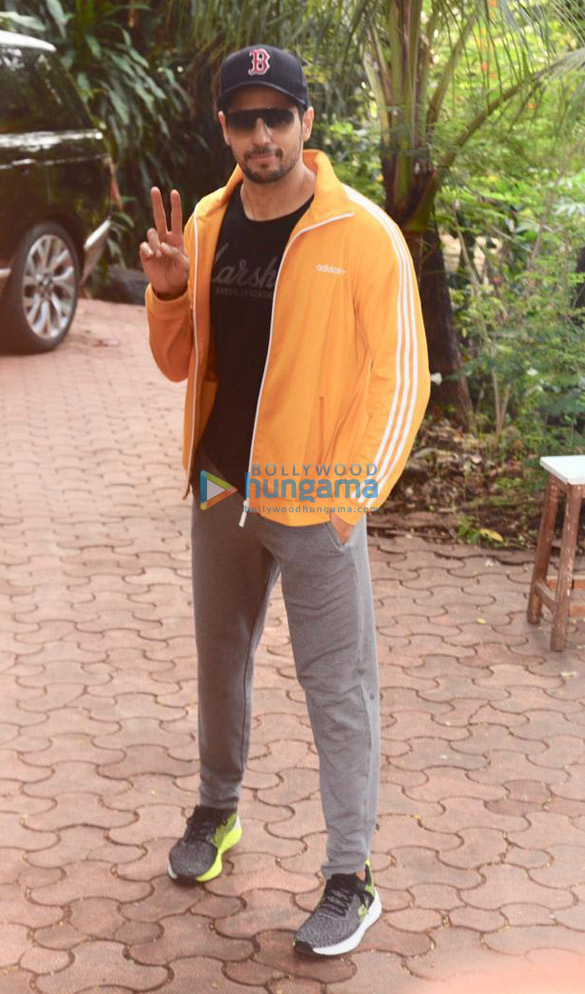photos sidharth malhotra spotted at a dance class 1