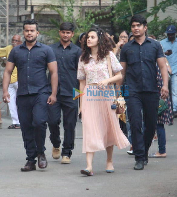photos taapsee pannu snapped at andrews college 2
