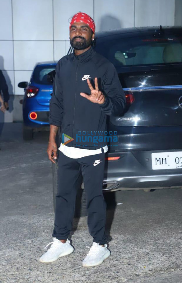 photos varun dhawan and remo dsouza spotted at a dance class 3
