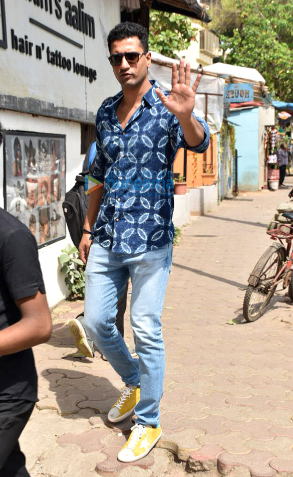 photos vicky kaushal snapped at hakims aalim in versova 4