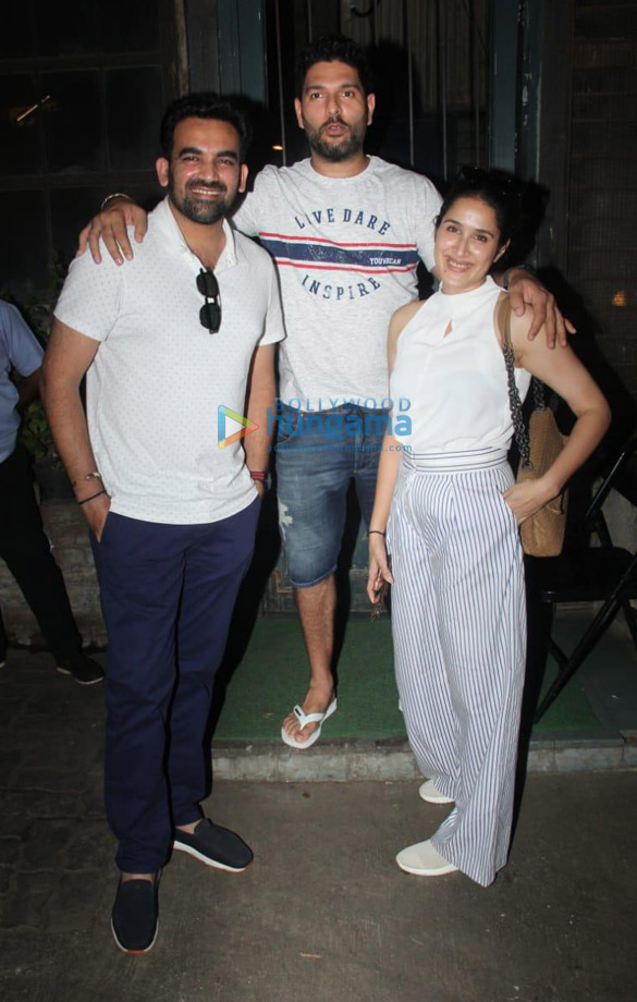 Photos: Yuvraj Singh, Zaheer Khan and Sagarika Ghatge spotted at Pali Village Cafe