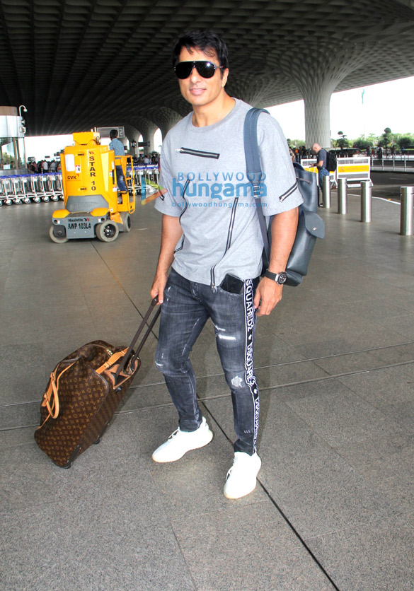 priyanka chopra jonas anushka sharma nidhhi agerwal and others snapped at the airport 5