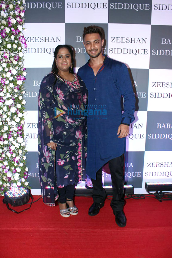 salman khan iulia vantur arbaaz khan mouni roy and others snapped at baba siddiques iftaar party 17