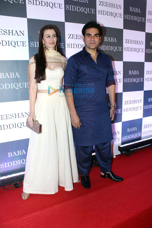 salman khan iulia vantur arbaaz khan mouni roy and others snapped at baba siddiques iftaar party 3