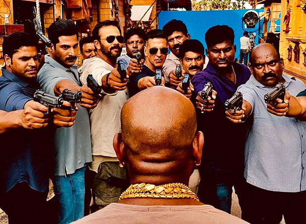 Sooryavanshi: Akshay Kumar, Rohit Shetty are ready to shoot the 'fight master' in this photo from the sets in Hyderabad