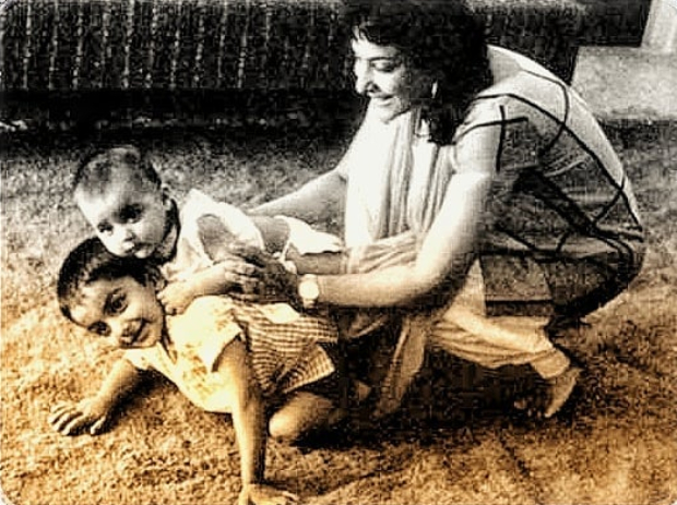 THROWBACK: Sanjay Dutt shares a nostalgic gem to mark his mother Nargis’ birth anniversary THROWBACK: Sanjay Dutt shares a nostalgic gem to mark his mother Nargis’ birth anniversary