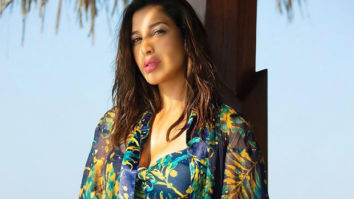 HOT: Sophie Choudry is giving us great SUMMER VIBES as she sizzles in a printed bikini!