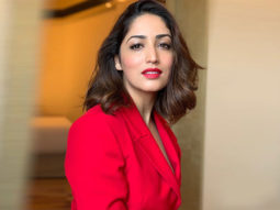 This video of a fan singing the Vicky Donor song ‘Pani Da’ for Yami Gautam at Kaabil screening in China is SUPER-CUTE!