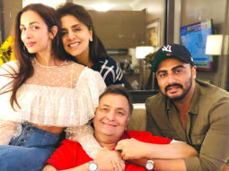 Arjun Kapoor and Malaika Arora met Rishi Kapoor and Neetu Kapoor in New York and the picture is going to make your Friday better
