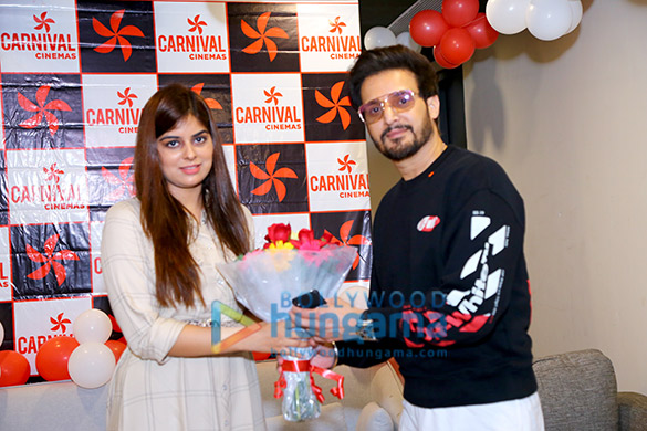 jimmy sheirgill and saurabh shukla promote family of thakurganj at carnival cinemas at tgip mall in noida 2