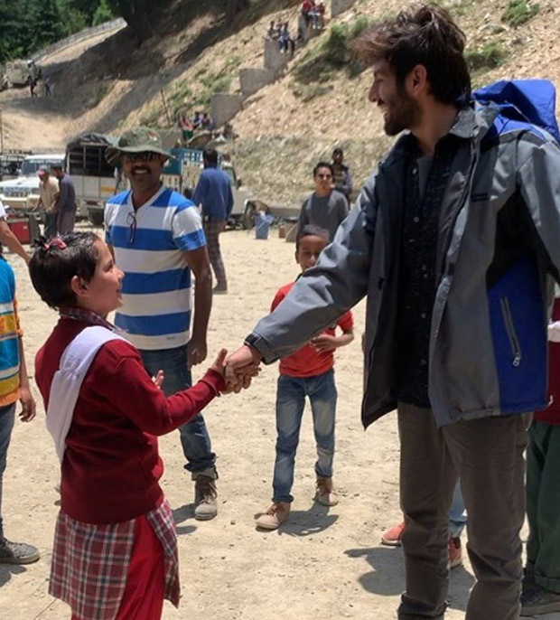 Love Aaj Kal 2: Meet Kartik Aaryan's cute little friend on the sets of Imtiaz Ali film Love Aaj Kal 2: Meet Kartik Aaryan's cute little friend on the sets of Imtiaz Ali film