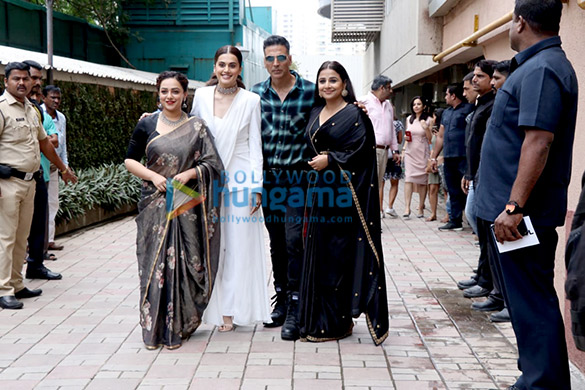 photo akshay kumar vidya balan taapsee pannu and nithya menon grace the trailer launch of their film mission mangal 1