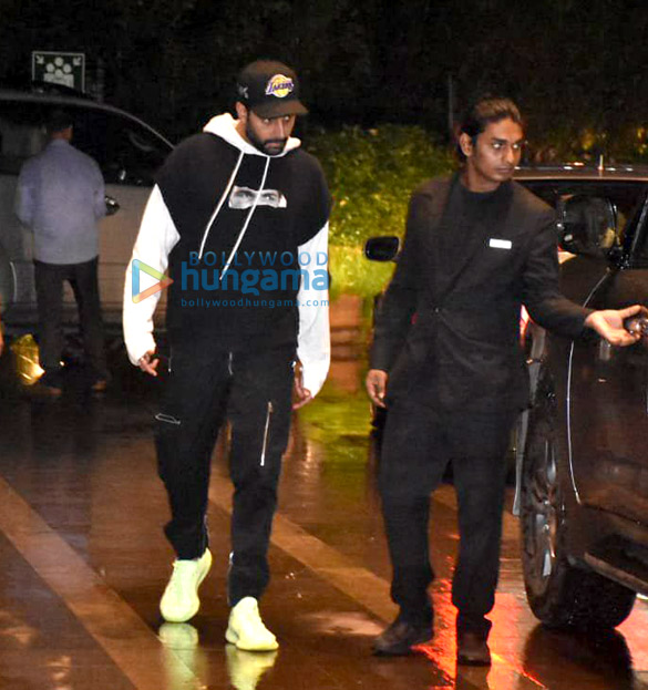 photos abhishek bachchan aishwarya rai bachchan snapped with daughter at yauatcha in bkc 6