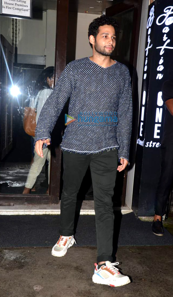photos aditi rao hydari and siddhant chaturvedi spotted at bastian in bandra 4