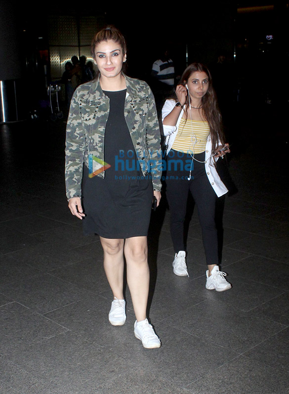 photos akshay kumar pooja hegde anil kapoor and others snapped at the airport 4