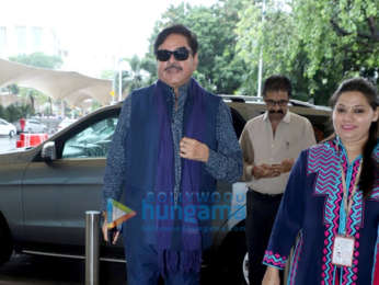 Photos: Ananya Panday and Shatrughan Sinha snapped at the airport