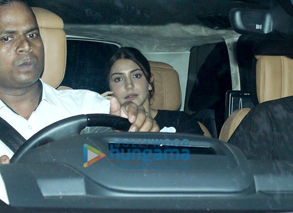photos anushka sharma snapped at juhu 3