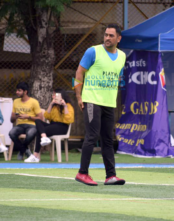 photos arjun kapoor and mahendra singh dhoni snapped during a football match practice 2
