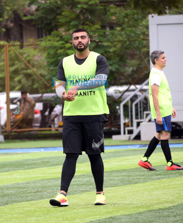 photos arjun kapoor and mahendra singh dhoni snapped during a football match practice 3