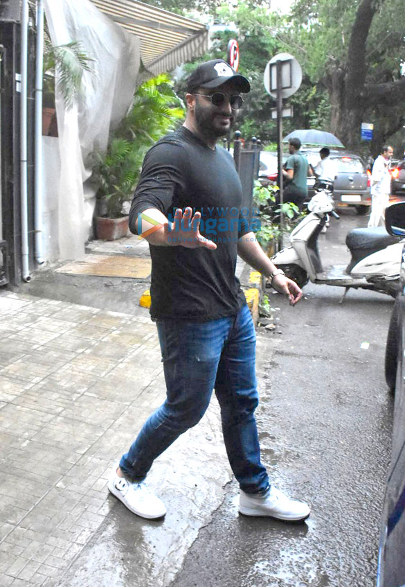 photos arjun kapoor spotted at karan johars office 3