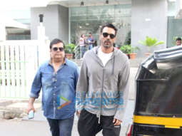 Photos: Arjun Rampal spotted outside Hinduja Hospital