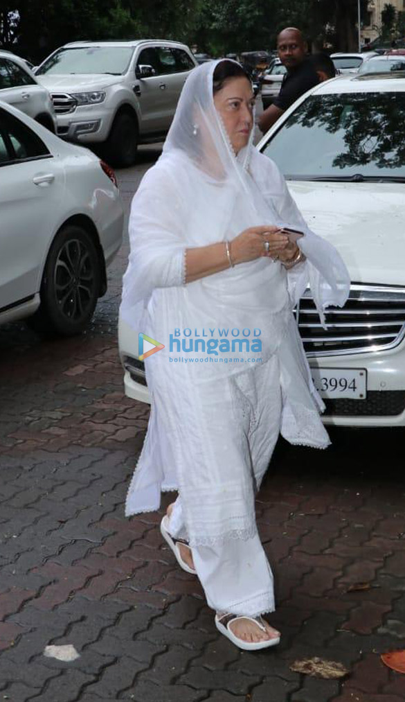 photos celebrities visit the late areef patels residence in bandra 3