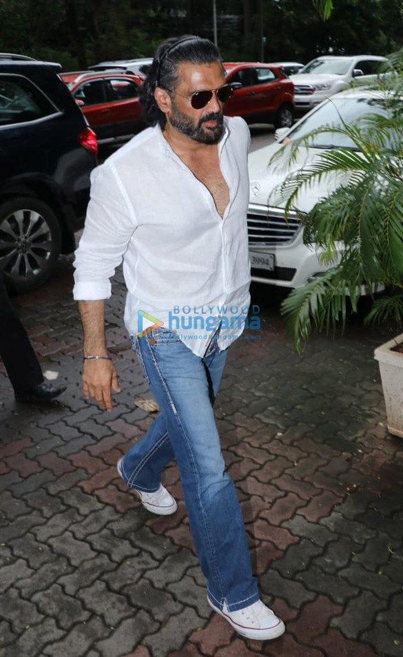 photos celebrities visit the late areef patels residence in bandra 5