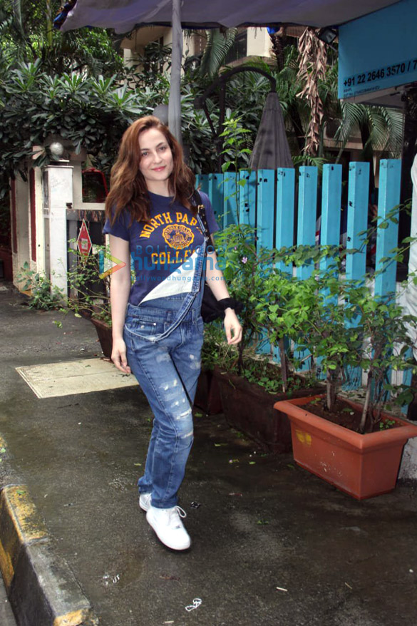Photos: Elli AvrRam spotted in Bandra Photos: Elli AvrRam spotted in Bandra