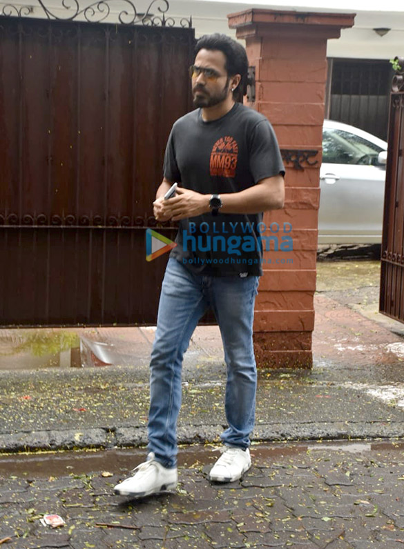 photos emraan hashmi snapped in juhu 2