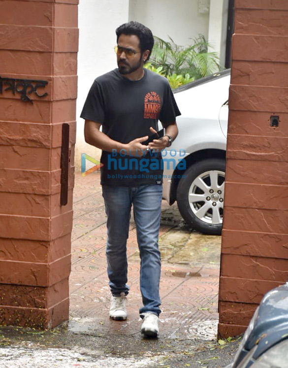 Photos: Emraan Hashmi snapped in Juhu Photos: Emraan Hashmi snapped in Juhu