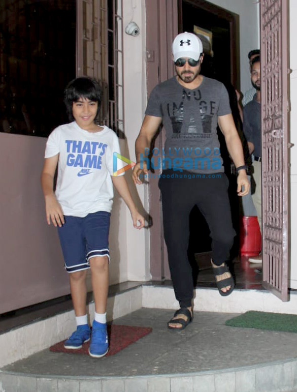 photos emraan hashmi spotted with his son at shankar mahadevans dubbing studio 3