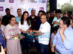 Photos: Esha Gupta spotted at a Clean Up Drive with Aditya Thackeray