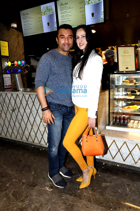 photos hrithik roshan urvashi rautela and others grace the screening of super 30 1 2