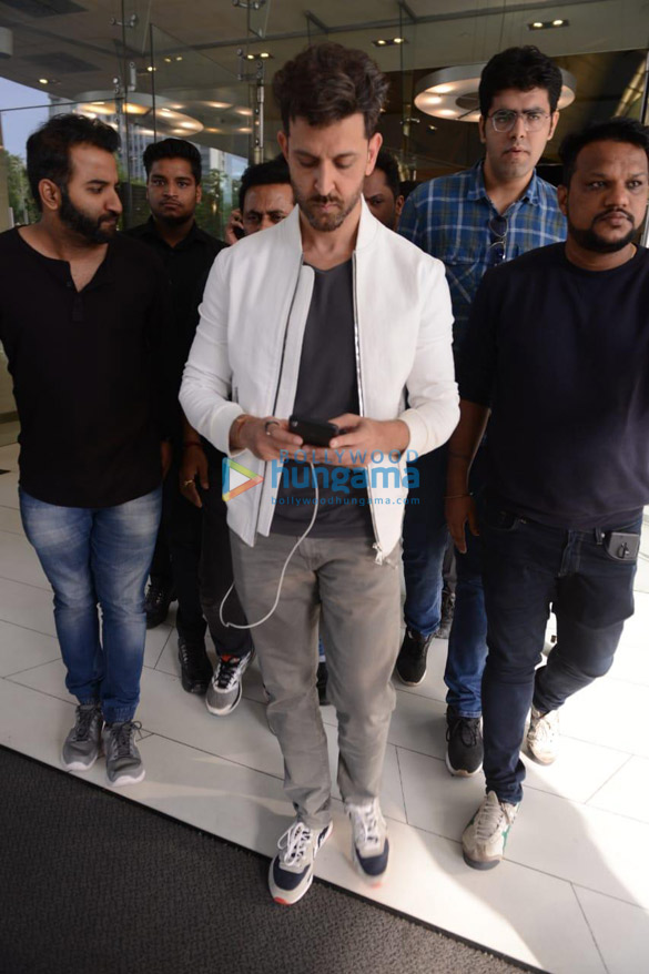 photos hrithik roshan hosts a special screening of super30 for vice president venkaiah naidu 3