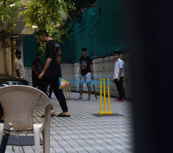 photos ibrahim ali khan snapped playing cricket at home 1