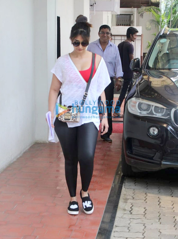 photos ileana dcruz spotted at clinic in bandra 2