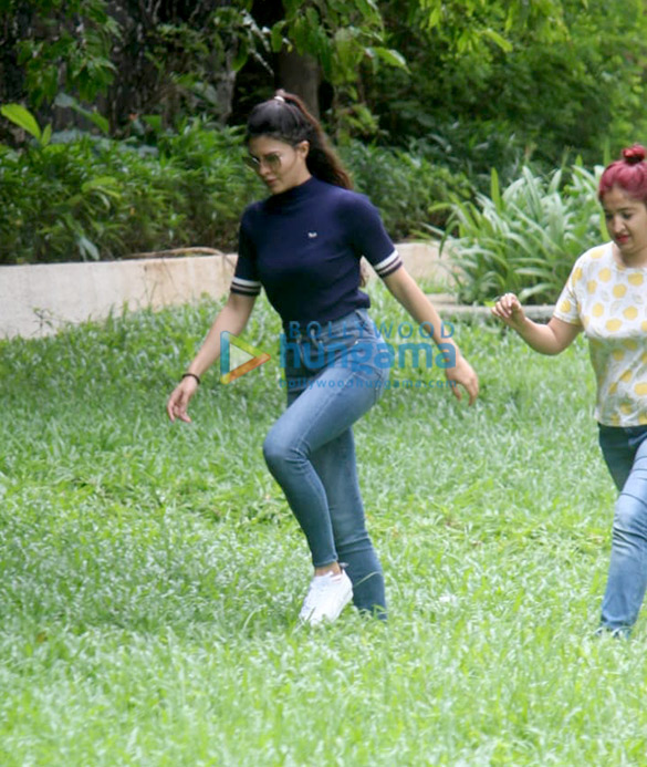 photos jacqueline fernandez spotted at a dubbing studio in bandra 4