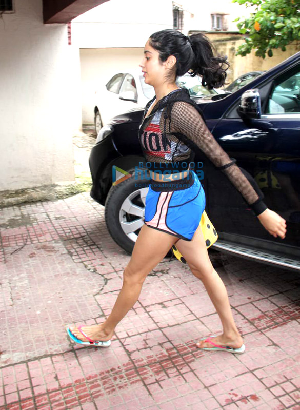 photos janhvi kapoor spotted at the pilates gym 6