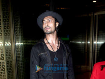 Photos: Kareena Kapoor Khan, Kapil Sharma and Vidyut Jammwal snapped at the airport