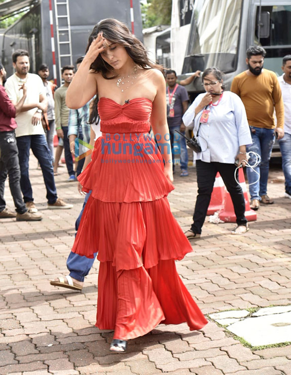 photos kareena kapoor khan snapped on sets of dance india dance 1